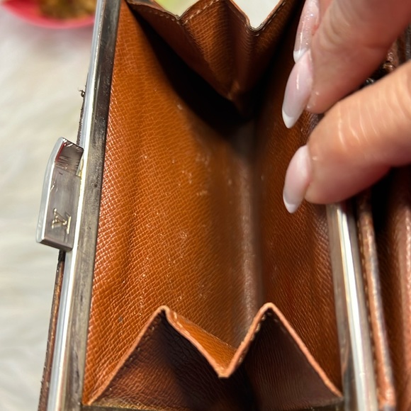 Authentic Louis Vuitton Vintage Monogram Kiss Wallet - Picture 7 of 9